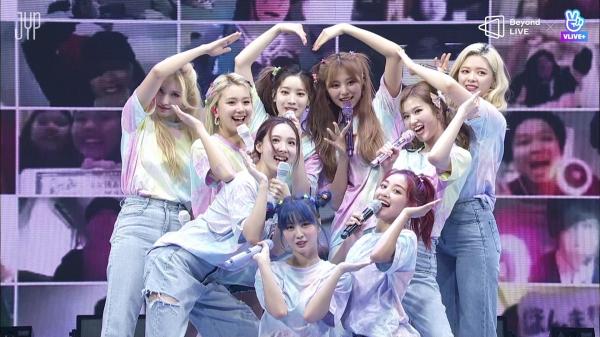 [TV-SHOW] TWICE – World in A Day (2020.08.09) (WEBRIP)