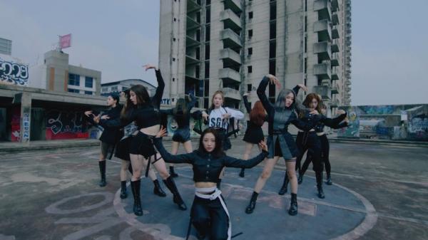 [MUSIC VIDEO] LOONA – So What (2020.02.05/MP4/RAR)