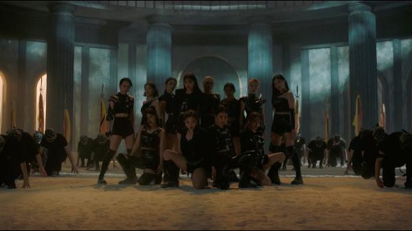 [MUSIC VIDEO] LOONA – PTT (Paint The Town) (2021.06.28/MP4/RAR)