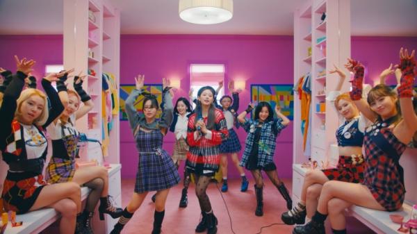 [MUSIC VIDEO] TWICE – The Feels (2021.10.01/MP4/RAR)