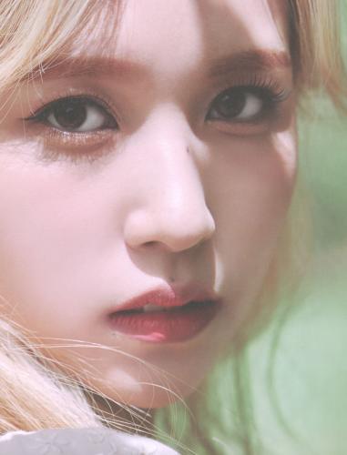 TWICE – Mina 1ST PHOTOBOOK [Yes, I am Mina]