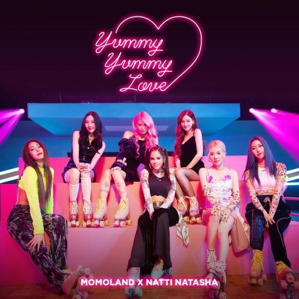 [Single] MOMOLAND (모모랜드) – Yummy Yummy Love (feat. Natti Natasha) [FLAC + MP3 320 / WEB] [2022.01.14]