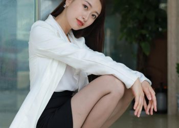 IESS 异思趣向 模特 小婕 冷艳嘿丝 [82P]