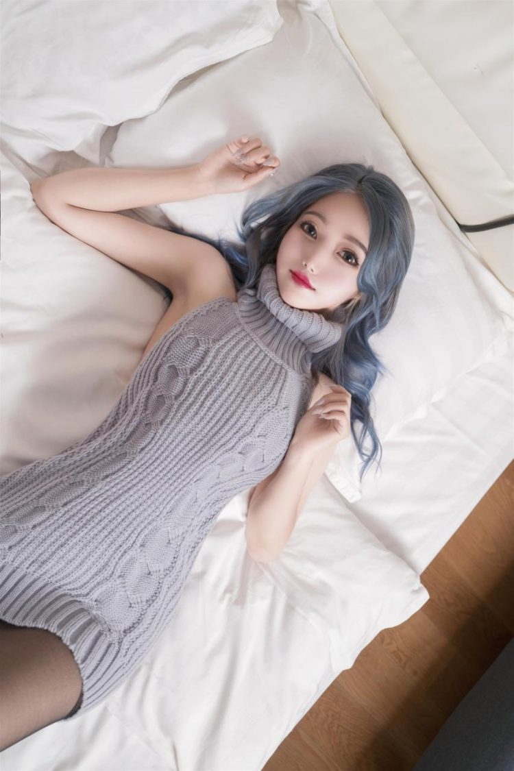 Cosplay eloise软软 毛衣少女 [37P]