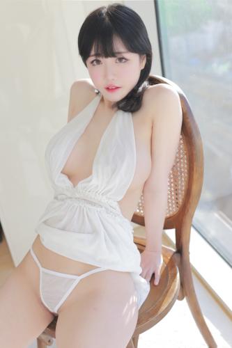 Addielyn – December 2021 Girl in white 25P+1V-90M
