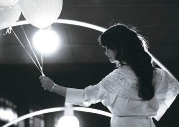 [Album] 中島みゆき – 世界が違って見える日 / Miyuki Nakajima – Sekai ga chigatte mieru hi (2023.03.01/AAC/RAR)