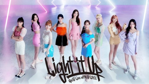 [MUSIC VIDEO] NiziU – Live with U Light it Up (MP4/RAR) (BDRIP)