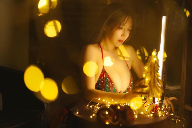 Cosplay 樱晚gigi Christmas Day [28P]