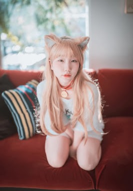 DJAWA Photo – Yeri: “My Cat is a Kawaii Girl”
