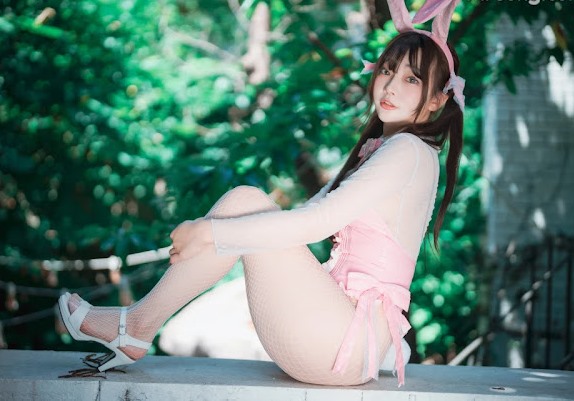 DJAWA Photo – Newbom: “The Year of the Pink Bunny”
