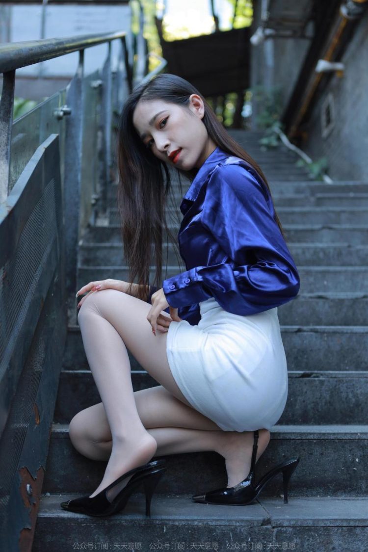 IESS异思趣向 美子 白裙街拍 [89P]