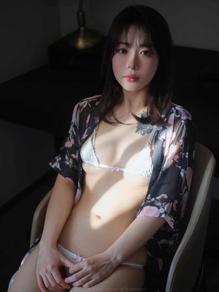 ARTGRAVIA VOL.375 [84P]